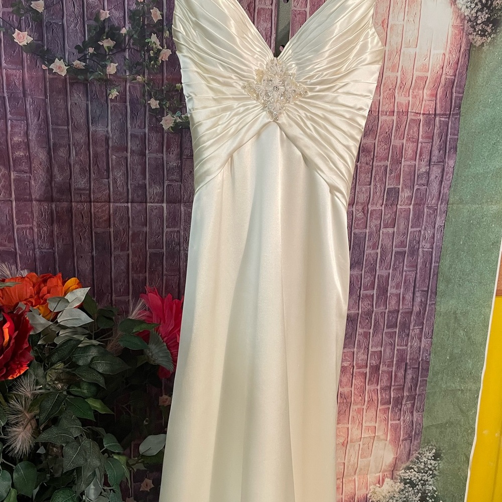 Elegant Cream Wedding Dress
